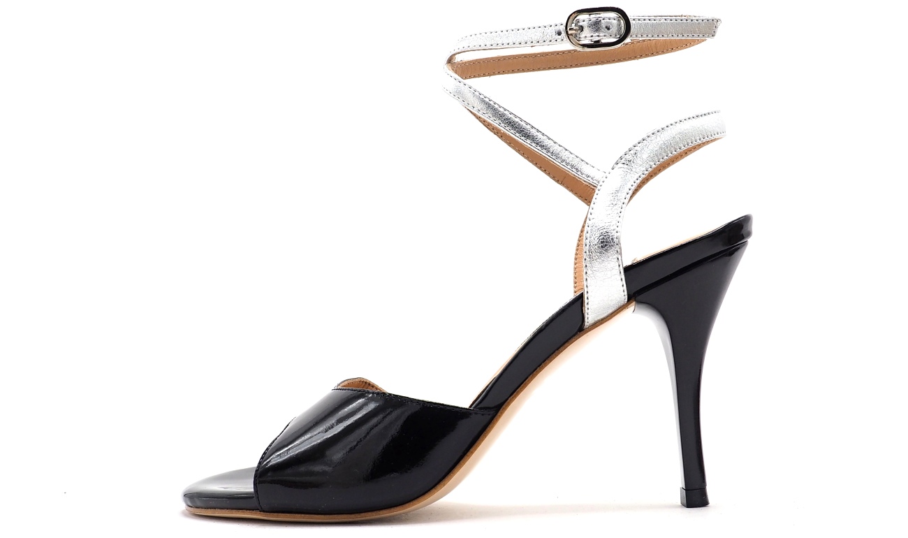 Comme il Faut - Charol Negro & Plata