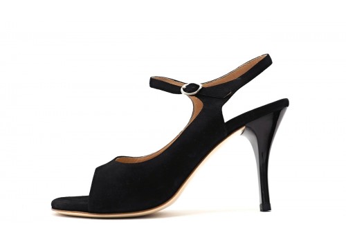 Comme il Faut - Nera Romano Comme il Faut - Nera Romano