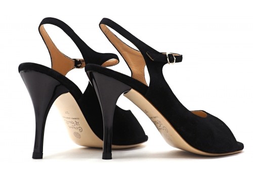 Comme il Faut - Nera Romano Comme il Faut - Nera Romano