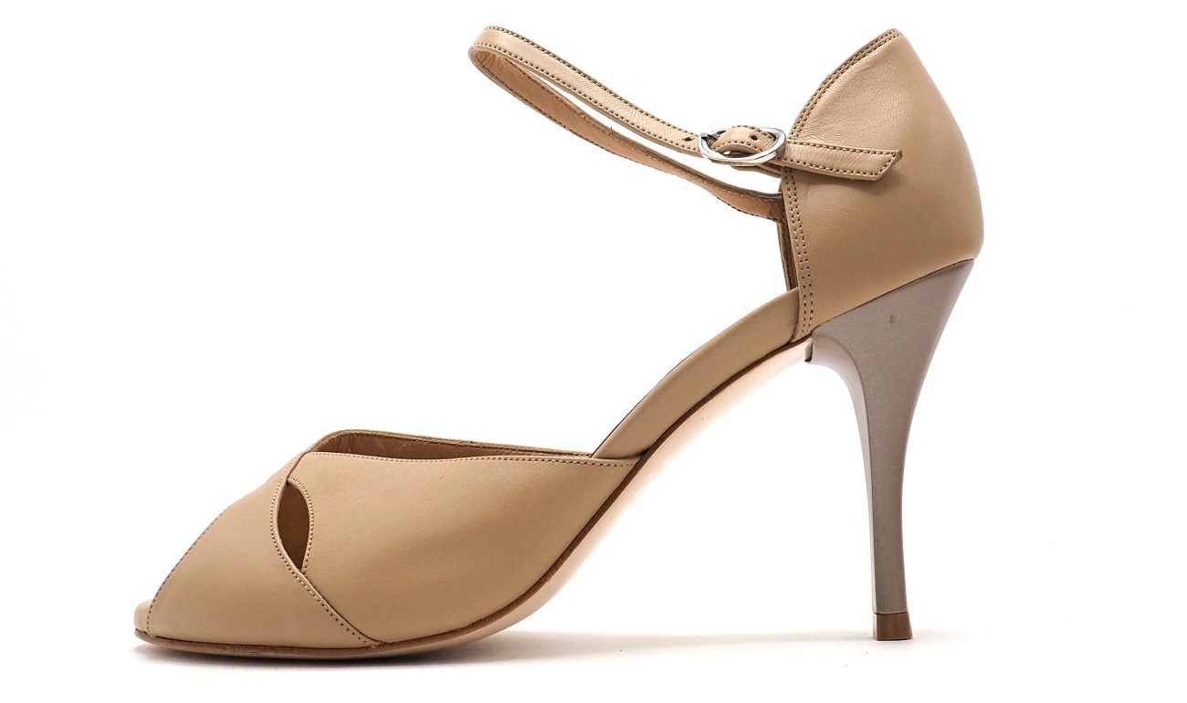 Comme il Faut - Beige Butterfly Beauty