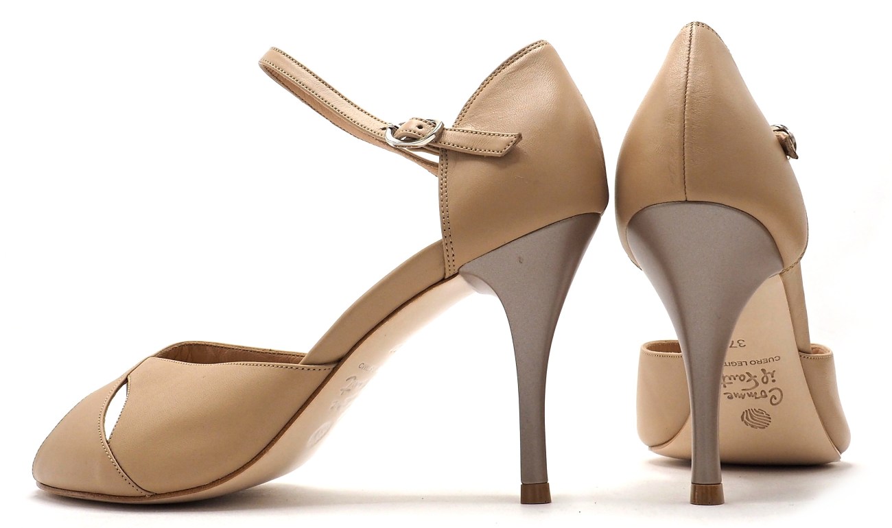 Comme il Faut - Beige Butterfly Beauty