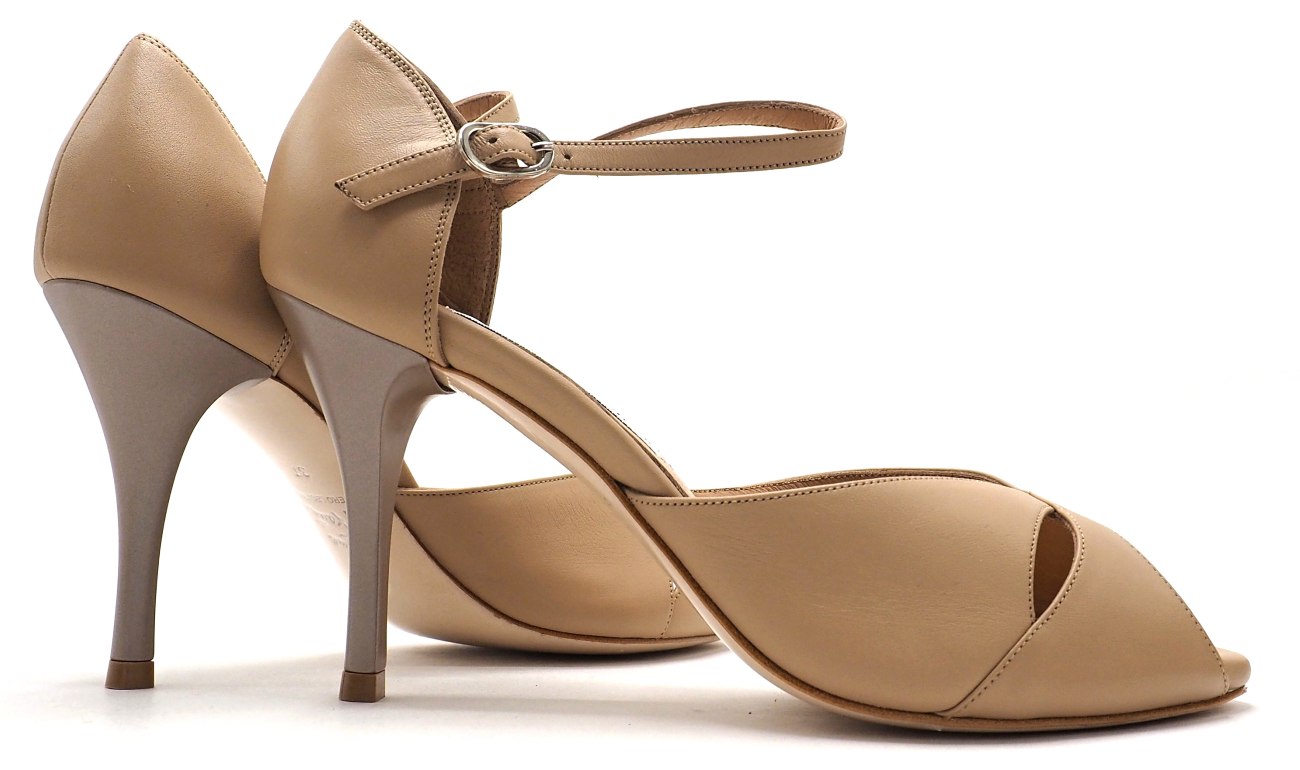 Comme il Faut - Beige Butterfly Beauty