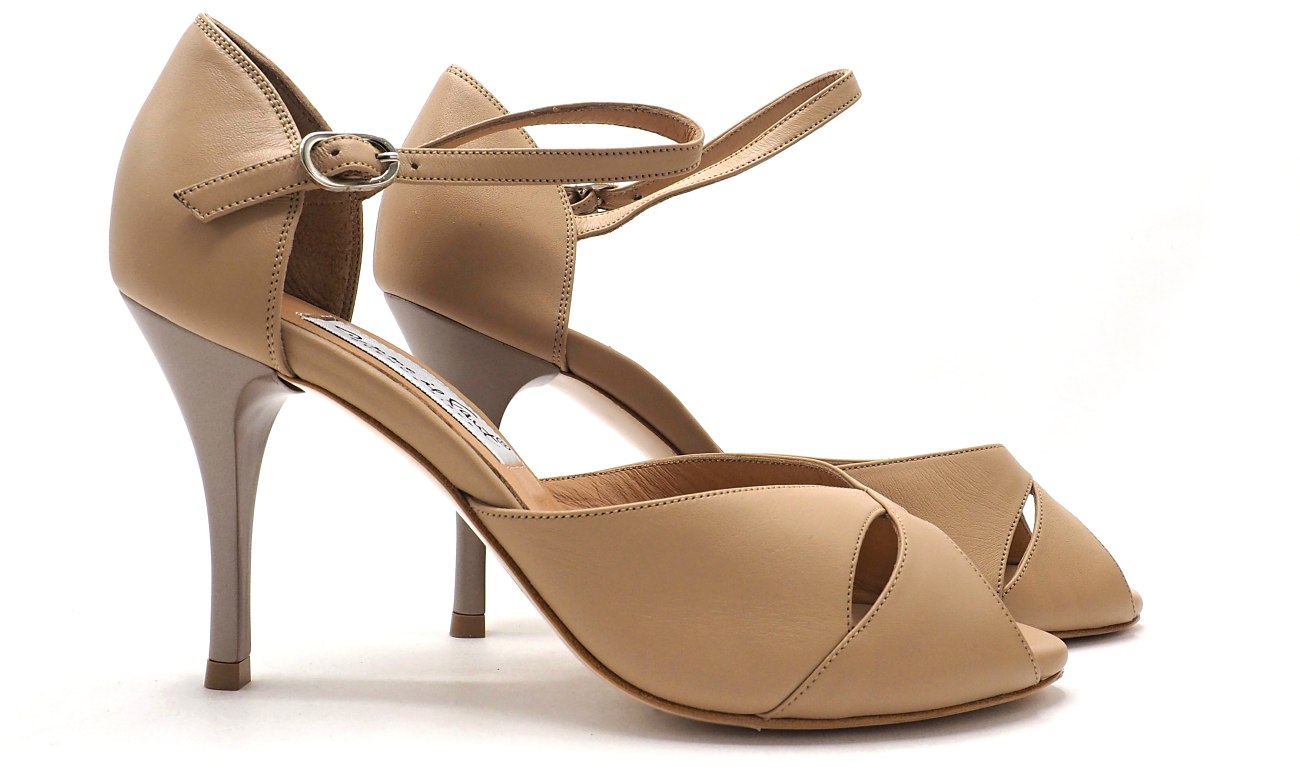 Comme il Faut - Beige Butterfly Beauty